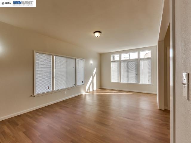 1945 26th Avenue, OAKLAND, California 94601, ,Comm Ri Multi-units 5+,For Sale,26th Avenue,40727570