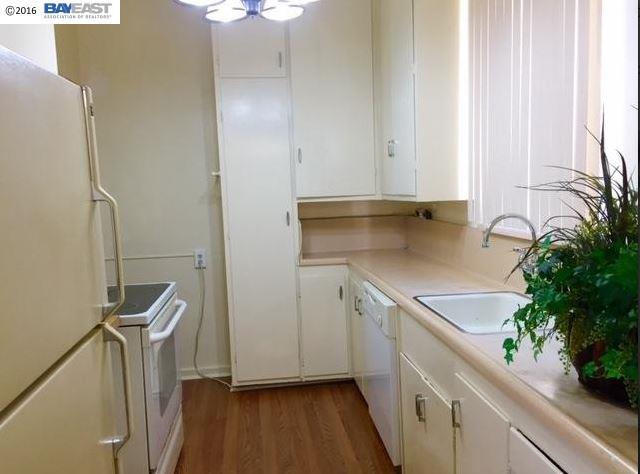 176 Athol Ave, OAKLAND, California 94606, ,Comm Ri Multi-units 5+,For Sale,Athol Ave,40733926