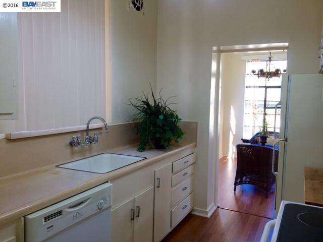 176 Athol Ave, OAKLAND, California 94606, ,Comm Ri Multi-units 5+,For Sale,Athol Ave,40733926