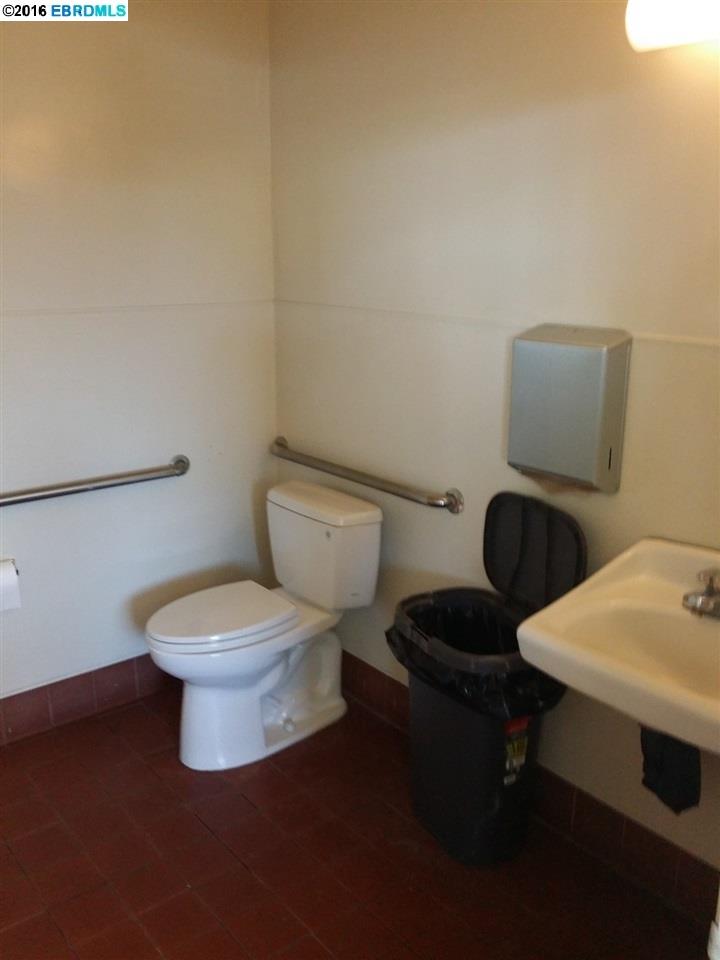 10016 MacArthur Blvd, OAKLAND, California 94605, ,Comm Ri Multi-units 5+,For Sale,MacArthur Blvd,40734073