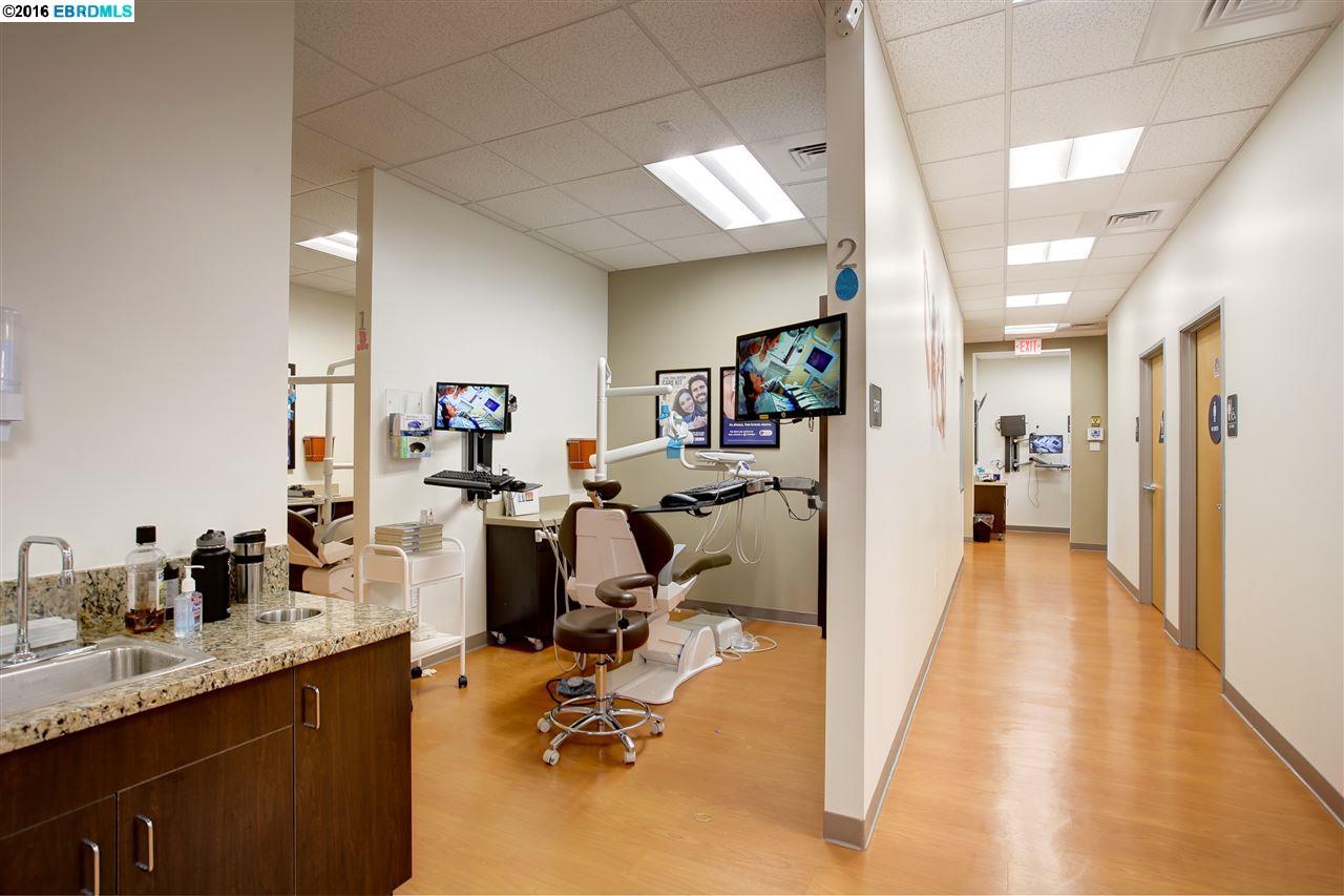 3407 International Blvd., OAKLAND, California 94601, ,Comm Ri Multi-units 5+,For Sale,International Blvd.,40739762