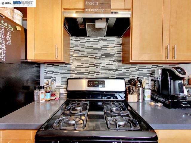 2011 7th Avenue, OAKLAND, California 94606, ,Comm Ri Multi-units 5+,For Sale,7th Avenue,40742748