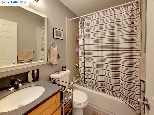 2011 7th Avenue, OAKLAND, California 94606, ,Comm Ri Multi-units 5+,For Sale,7th Avenue,40742748