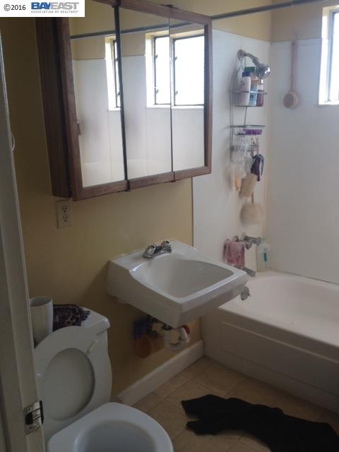 5611 Bancroft Ave, OAKLAND, California 94605, ,Comm Ri Multi-units 5+,For Sale,Bancroft Ave,40744836