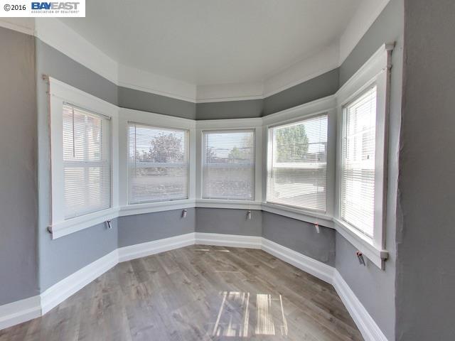 884 32nd Street, OAKLAND, California 94608, ,Comm Ri Multi-units 5+,For Sale,32nd Street,40756102