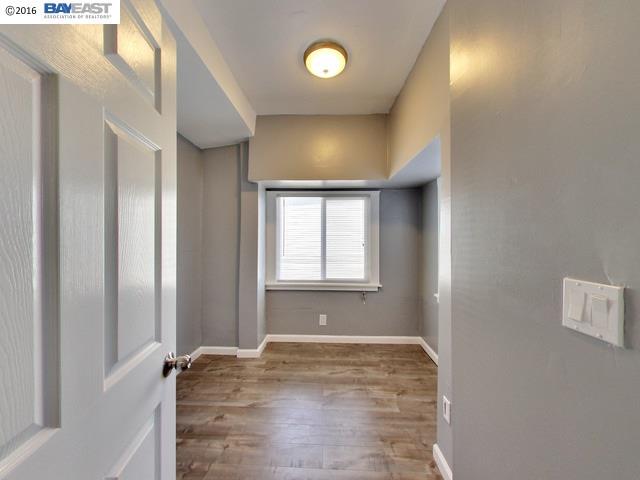 884 32nd Street, OAKLAND, California 94608, ,Comm Ri Multi-units 5+,For Sale,32nd Street,40756102