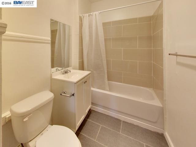 884 32nd Street, OAKLAND, California 94608, ,Comm Ri Multi-units 5+,For Sale,32nd Street,40756102