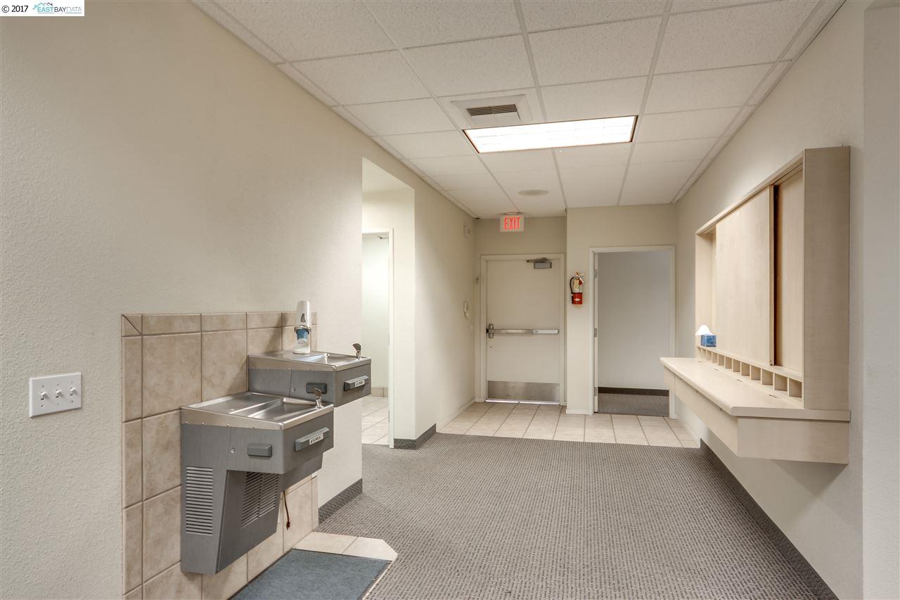 968 61st St., OAKLAND, California 94608, ,Comm Industrial For Lease,For Rent,61st St.,40942216