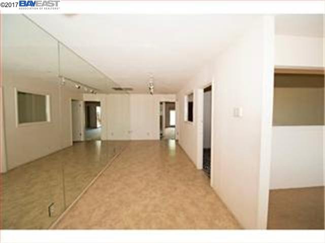 911 Amphlett Blvd, SAN MATEO, California 94401, ,Comm Ri Multi-units 5+,For Sale,Amphlett Blvd,40775017