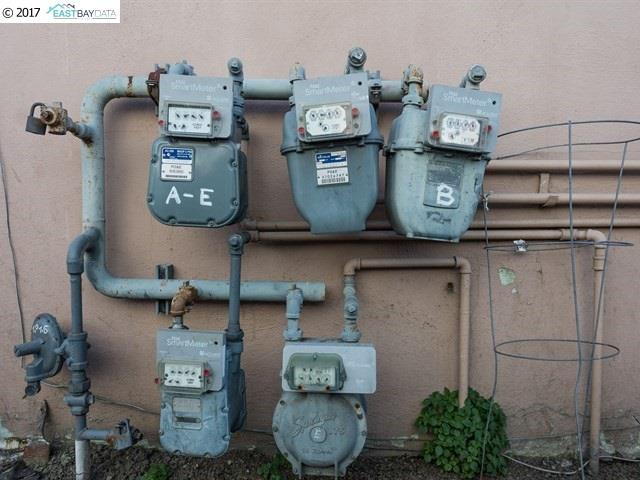 6140 Market St, OAKLAND, California 94608, ,Comm Ri Multi-units 5+,For Sale,Market St,40775862