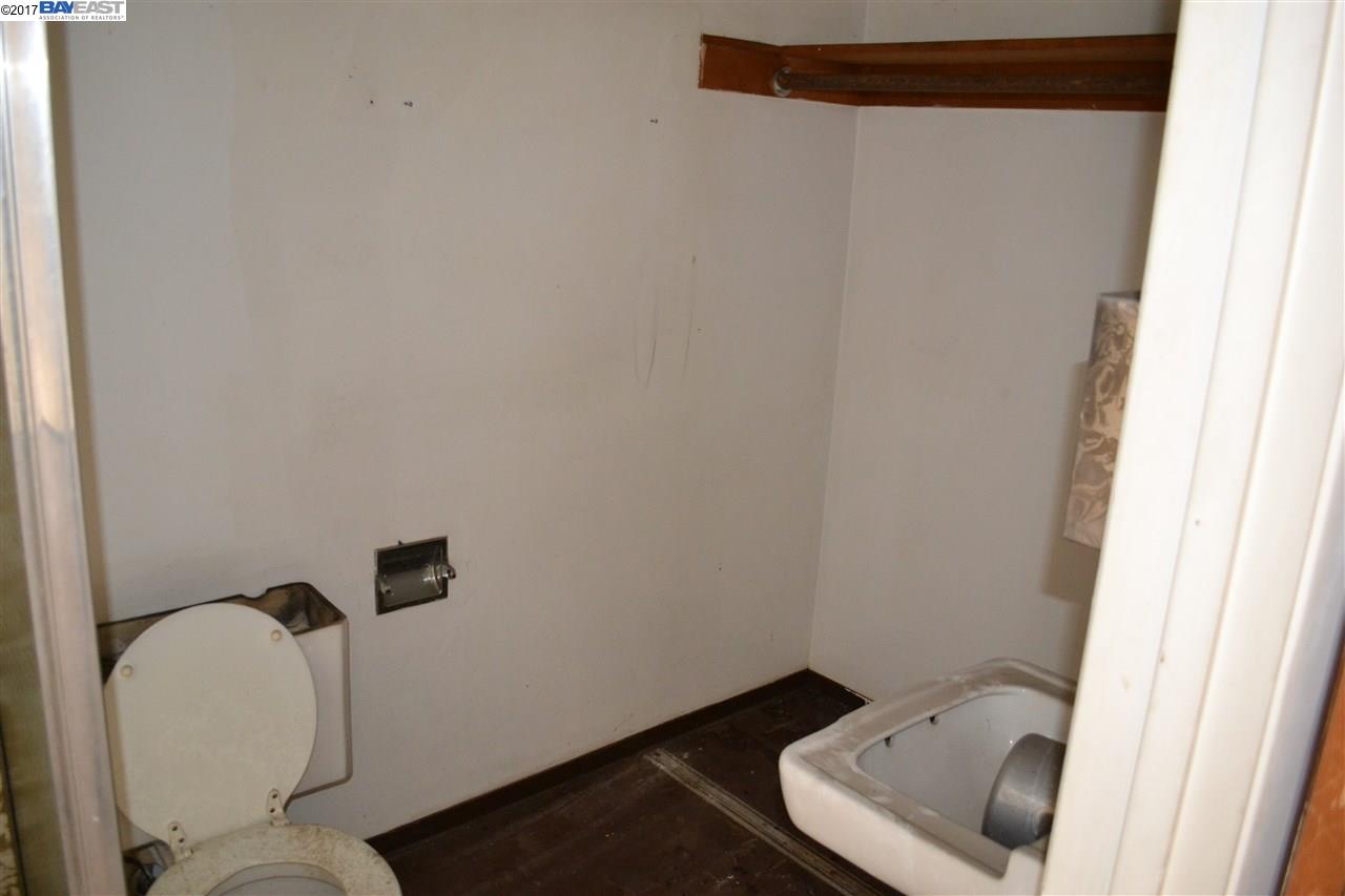 670 18Th St, OAKLAND, California 94612, ,Comm Ri Multi-units 5+,For Sale,18Th St,40788239