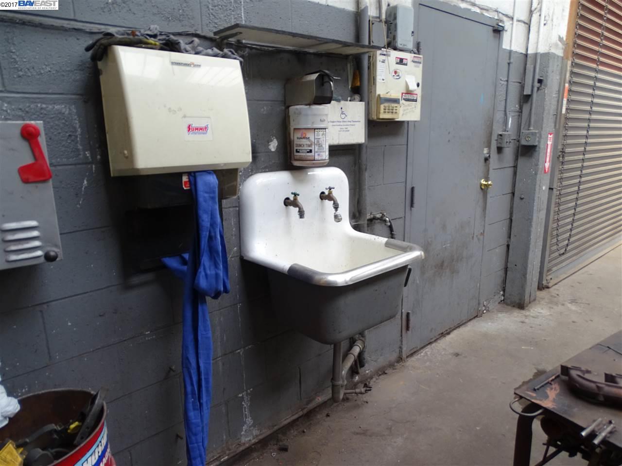 1900 Park St, ALAMEDA, California 94501, ,Comm Industrial For Lease,For Rent,Park St,40942576