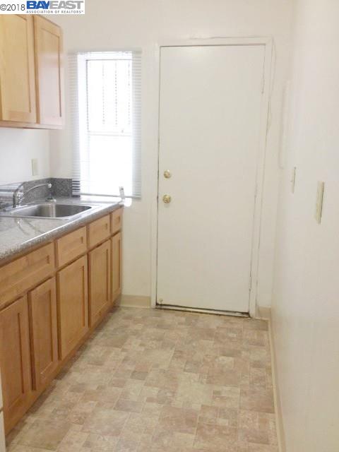 1077 77th Ave, OAKLAND, California 94621, ,Comm Ri Multi-units 5+,For Sale,77th Ave,40815835