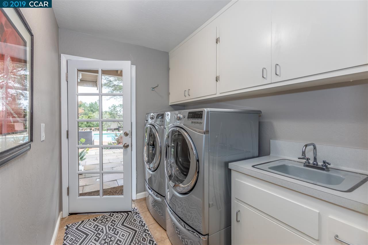 2 Charles Hill Ln