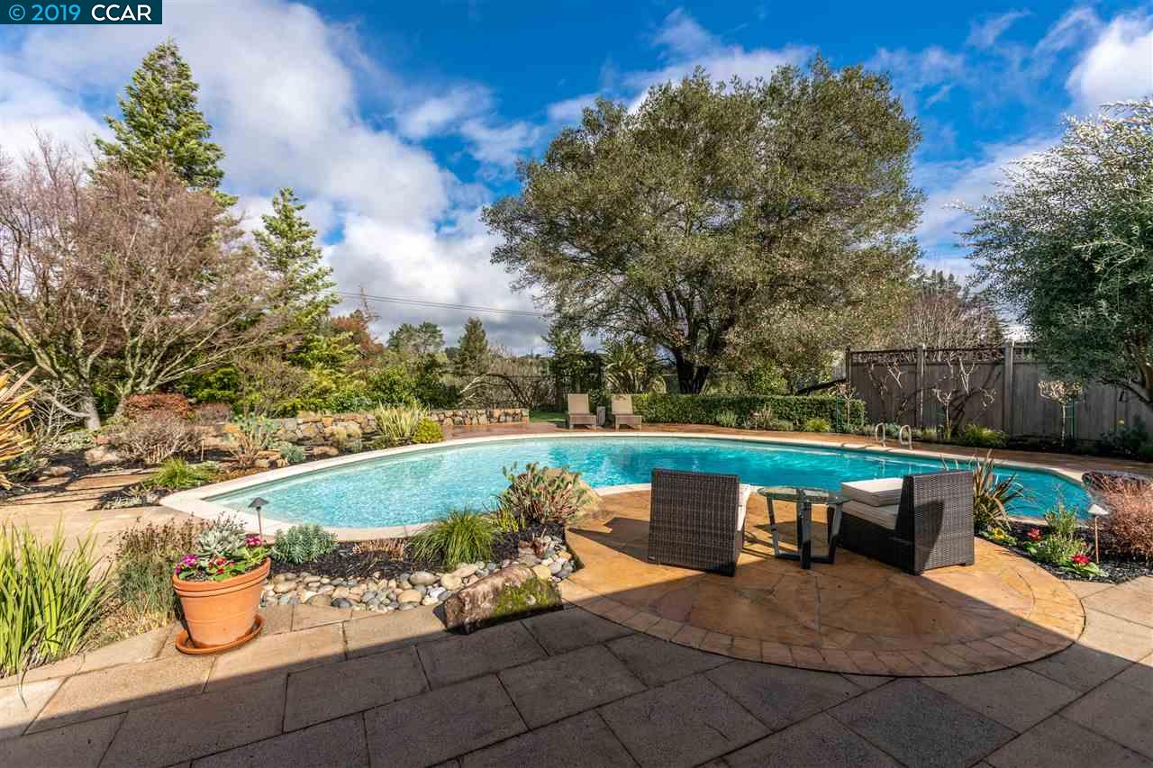 2 Charles Hill Ln