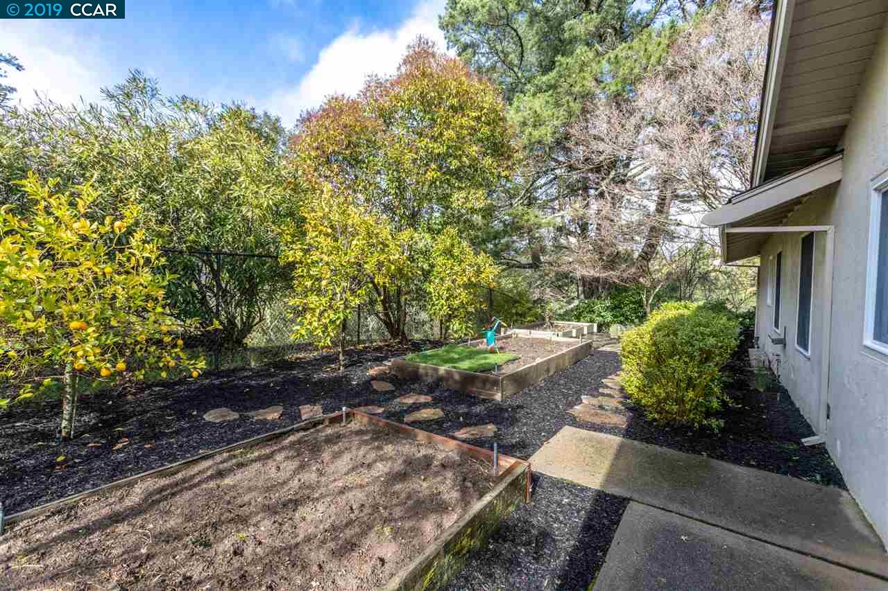 2 Charles Hill Ln