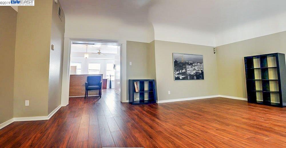 961 18Th St, OAKLAND, California 94607, ,Comm Ri Multi-units 5+,For Sale,18Th St,40886586