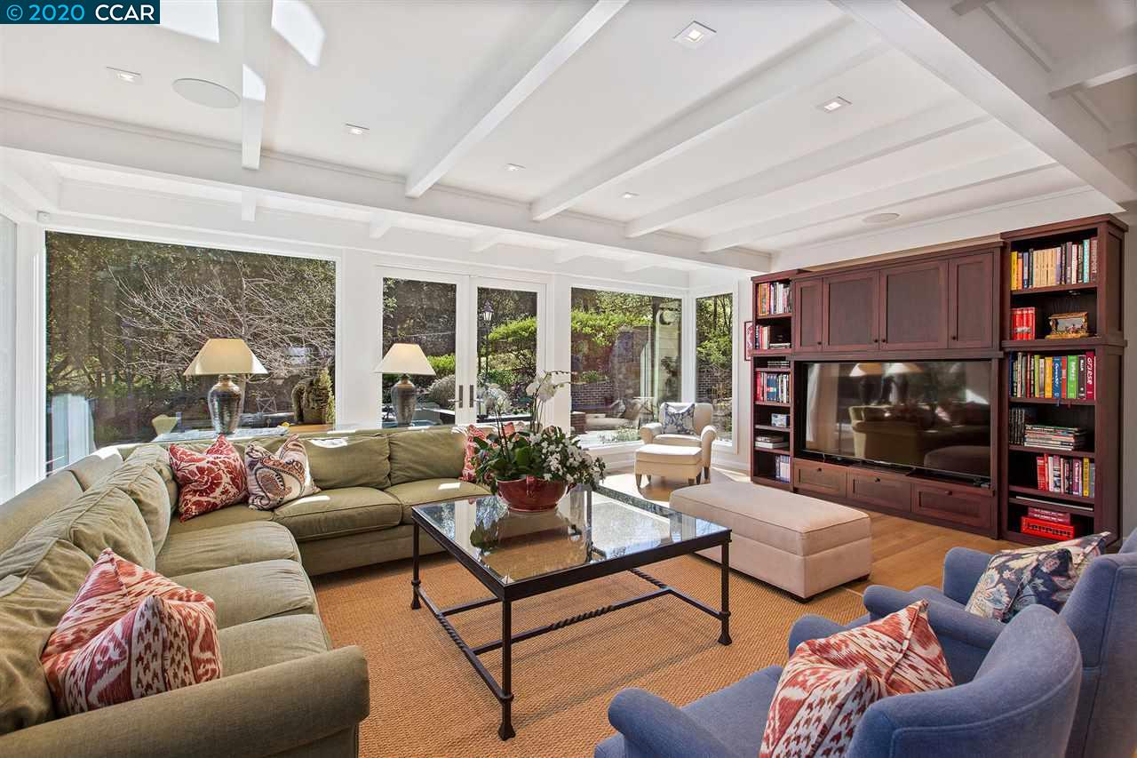 48 Charles Hill Rd