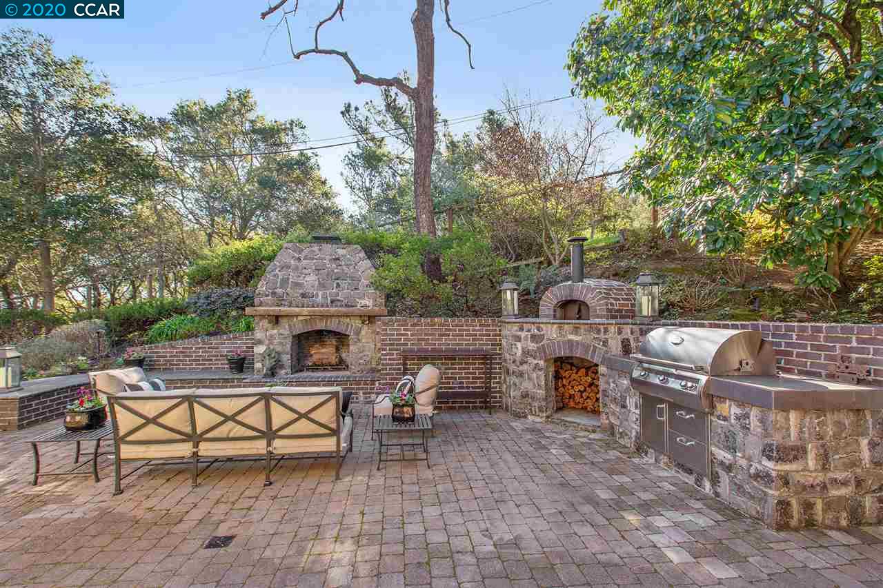 48 Charles Hill Rd
