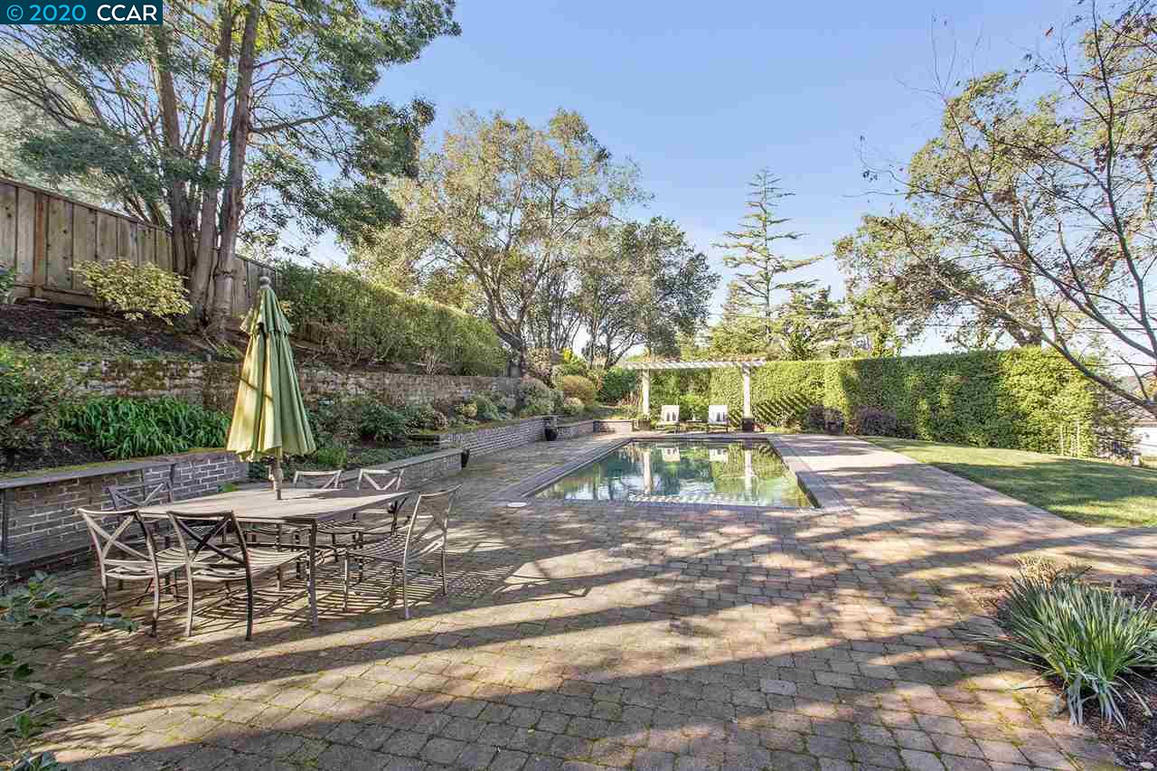 48 Charles Hill Rd