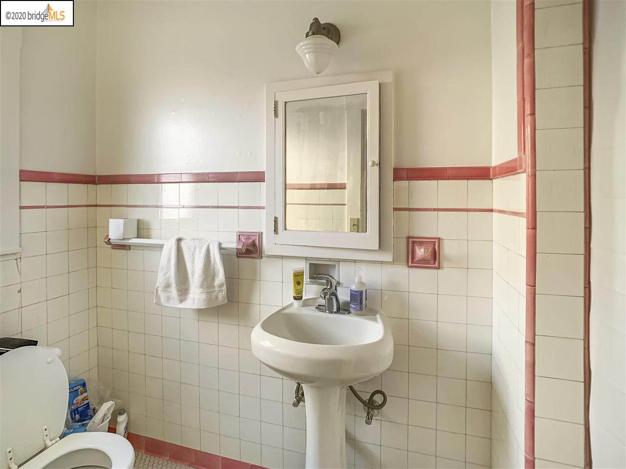 386 Staten Ave, OAKLAND, California 94610, ,Comm Ri Multi-units 5+,For Sale,Staten Ave,40896128
