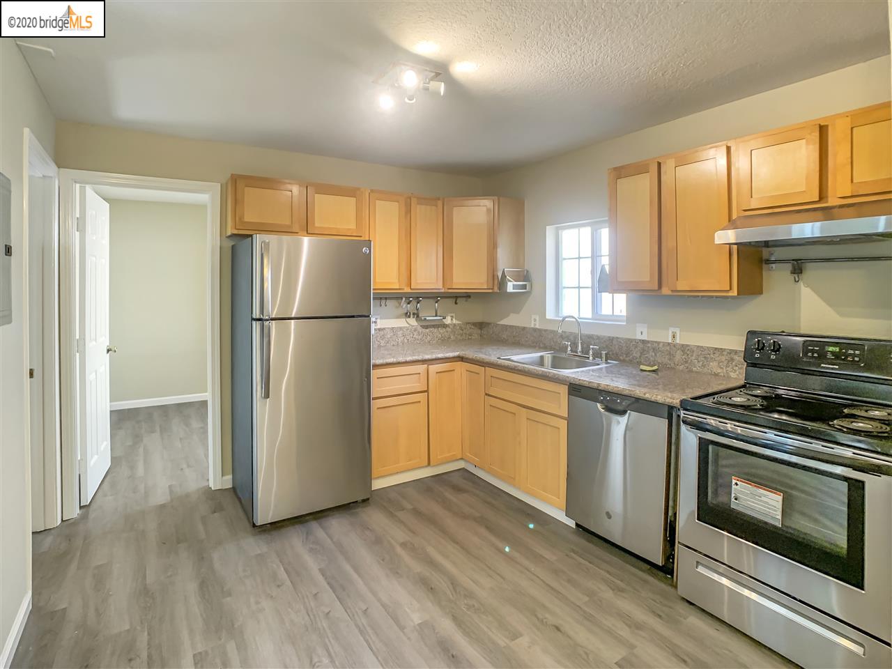 826 20Th St, OAKLAND, California 94607, ,Comm Ri Multi-units 5+,For Sale,20Th St,40908172