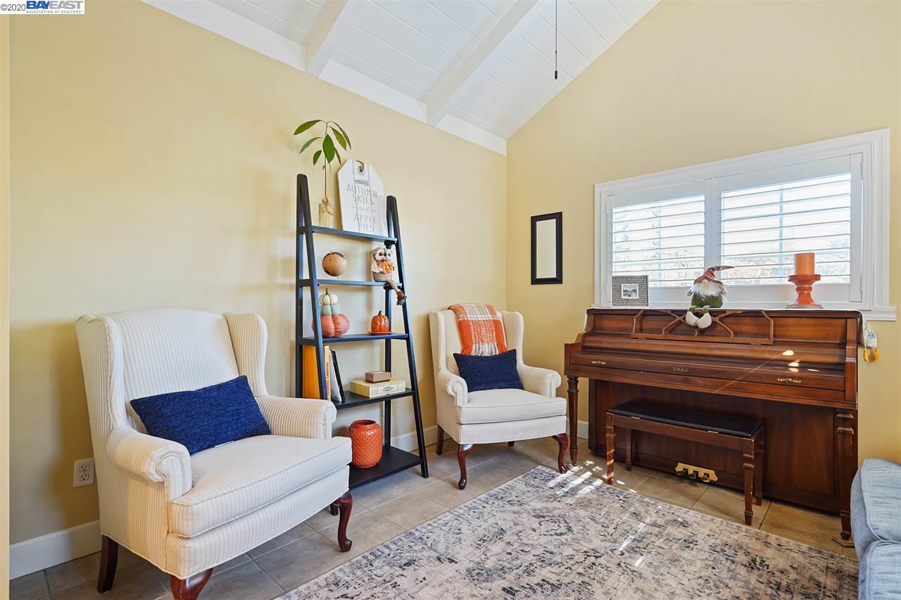 19943 Redwood Rd, CASTRO VALLEY, California 94546, ,Comm Ri Multi-units 5+,For Sale,Redwood Rd,40927881