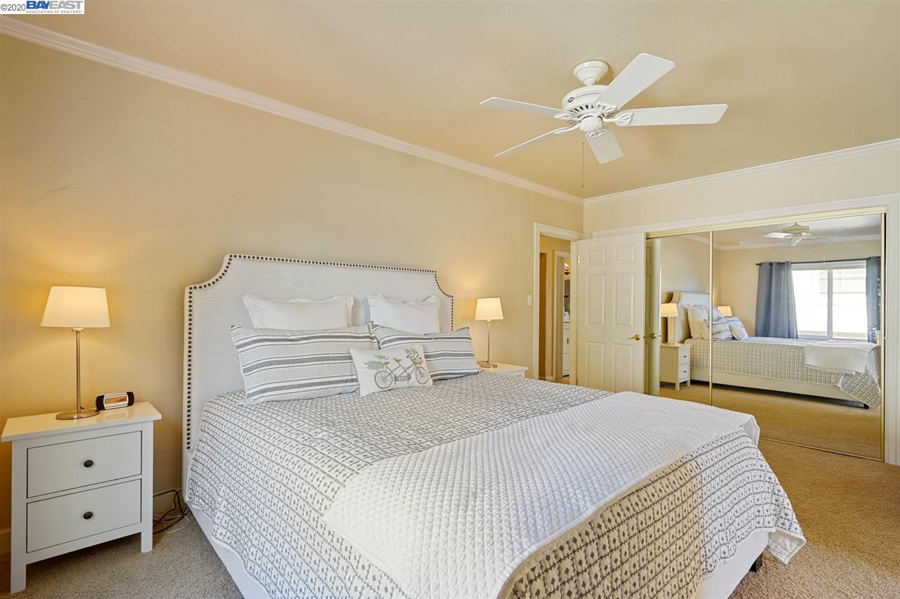 19943 Redwood Rd, CASTRO VALLEY, California 94546, ,Comm Ri Multi-units 5+,For Sale,Redwood Rd,40927881