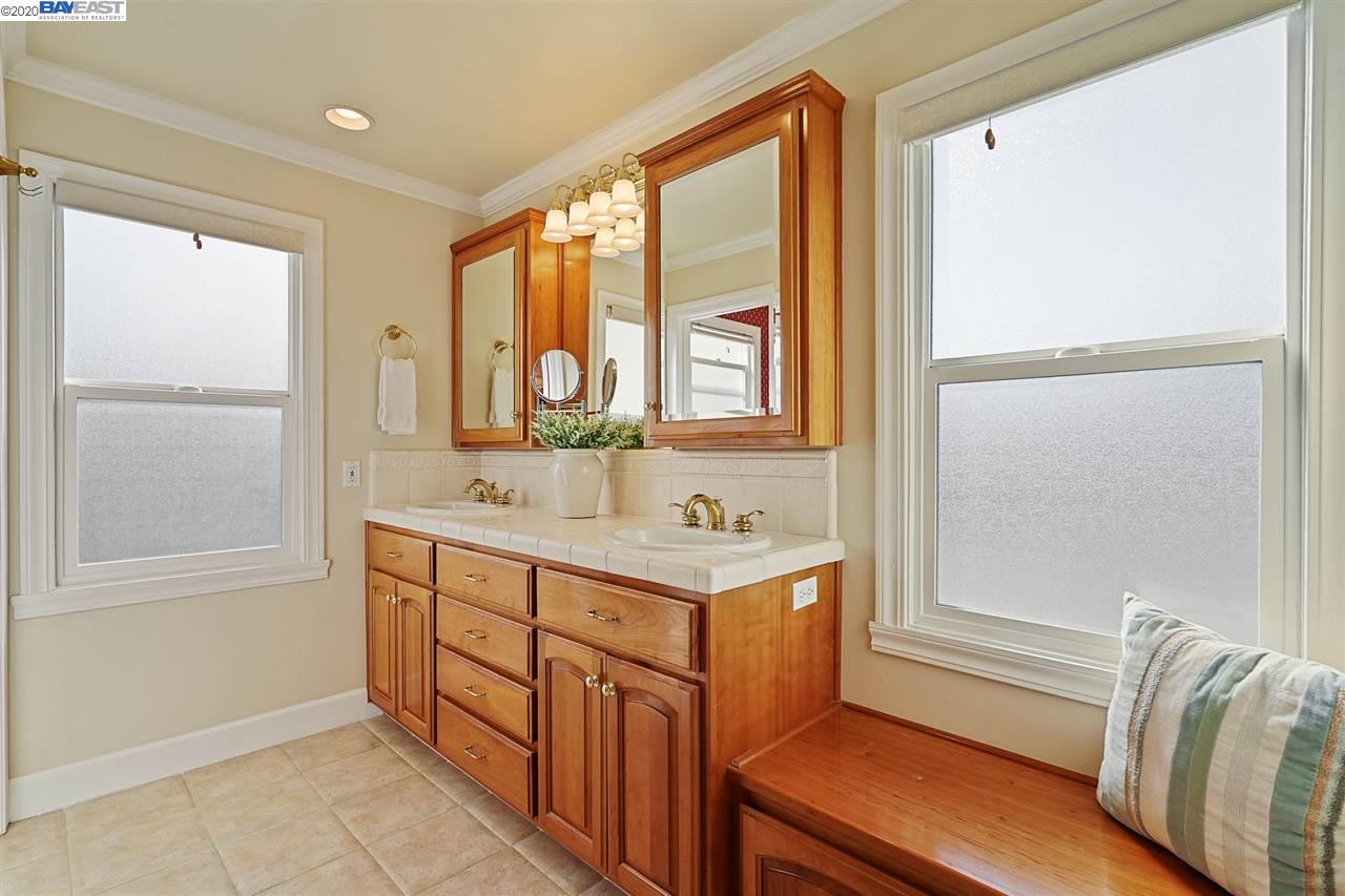 19943 Redwood Rd, CASTRO VALLEY, California 94546, ,Comm Ri Multi-units 5+,For Sale,Redwood Rd,40927881