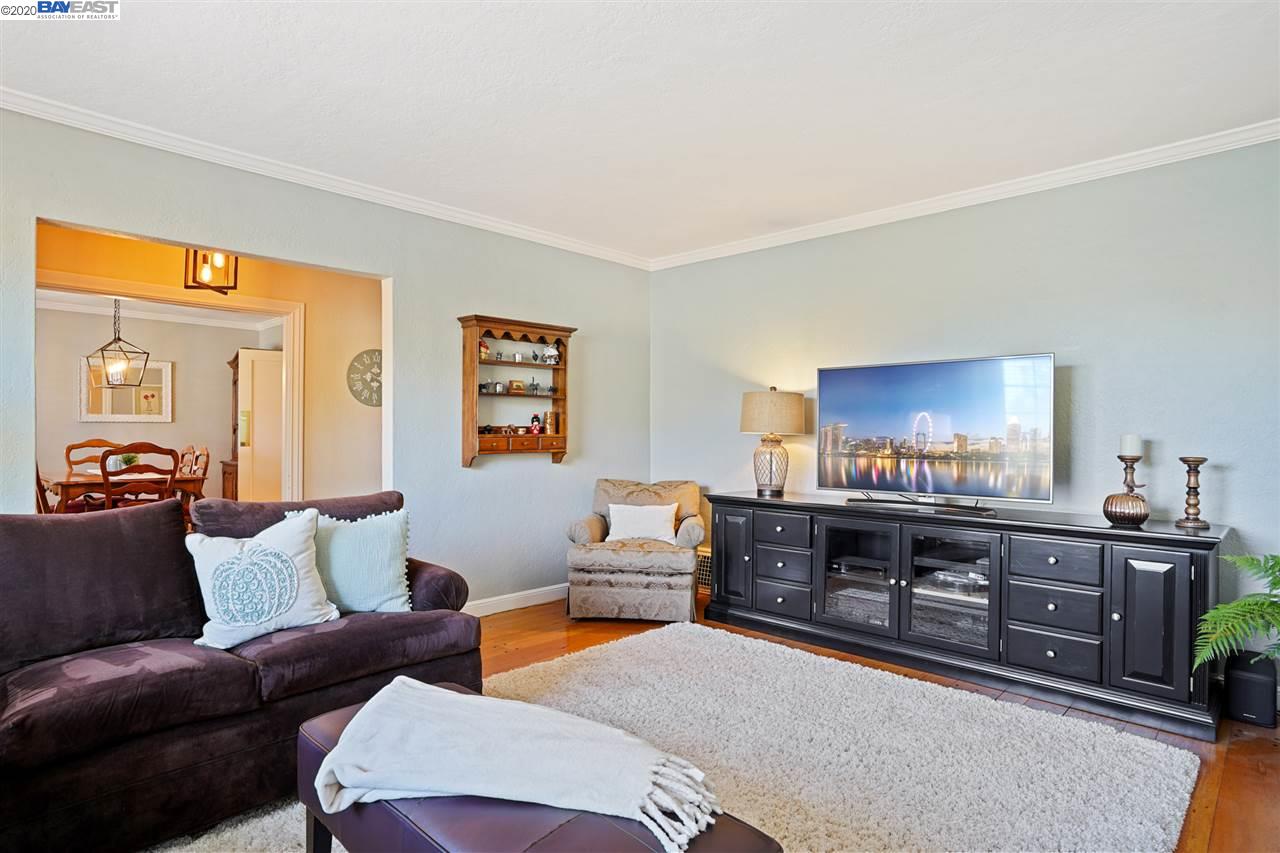 19943 Redwood Rd, CASTRO VALLEY, California 94546, ,Comm Ri Multi-units 5+,For Sale,Redwood Rd,40927881
