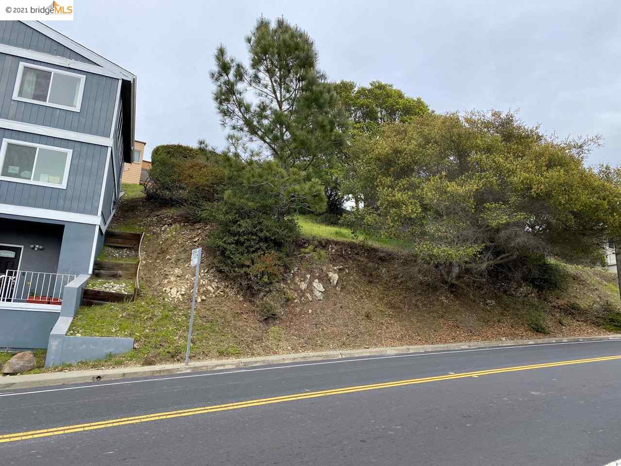 Photo of 6517 Barrett Ave in El Cerrito, CA