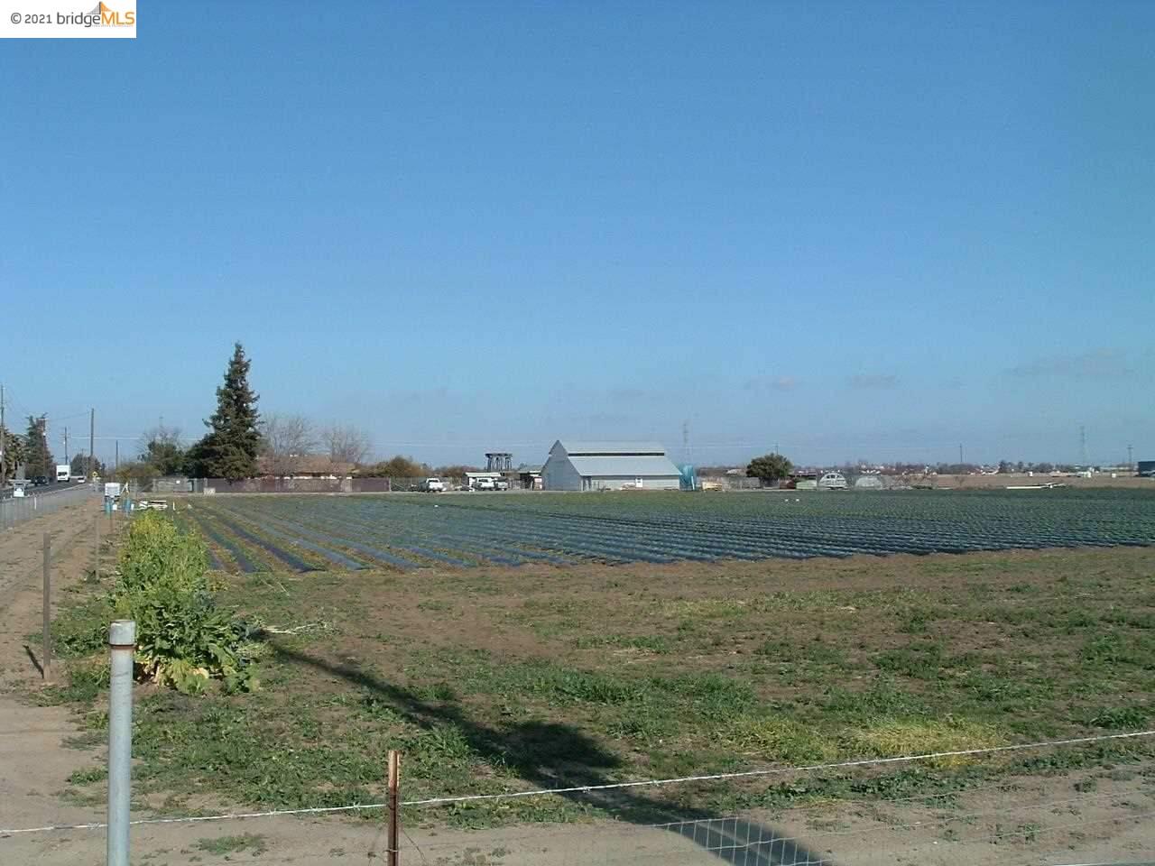 Photo of 2600 Walnut Blvd in Brentwood, CA