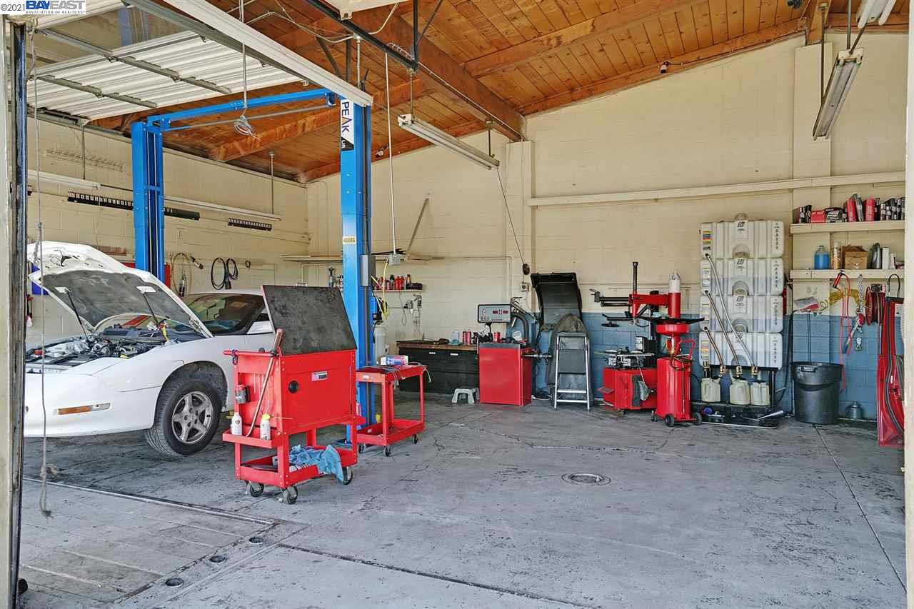 3889 Castro Valley Blvd., CASTRO VALLEY, California 94546-4535, ,Comm Industrial For Sale,For Sale,Castro Valley Blvd.,40964561