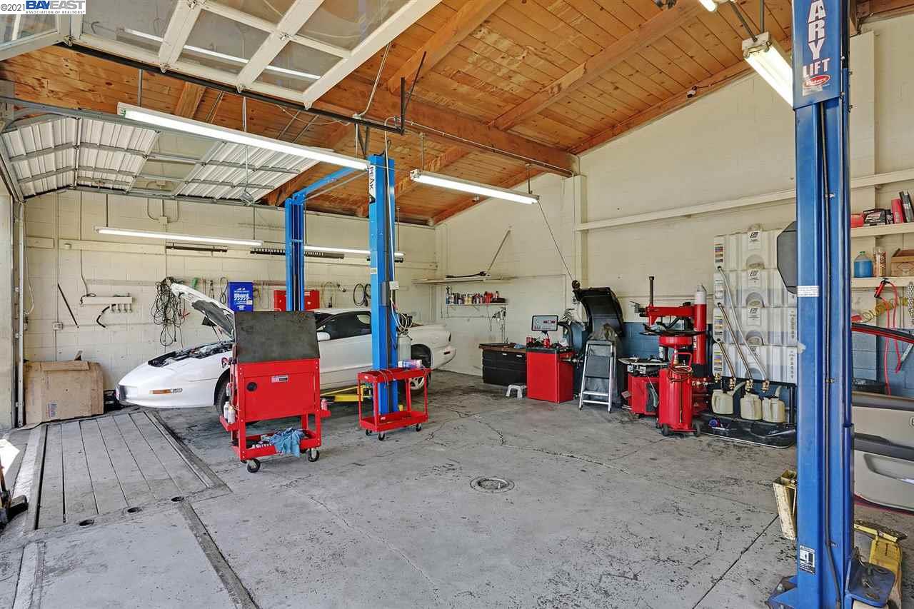 3889 Castro Valley Blvd., CASTRO VALLEY, California 94546-4535, ,Comm Industrial For Sale,For Sale,Castro Valley Blvd.,40964561