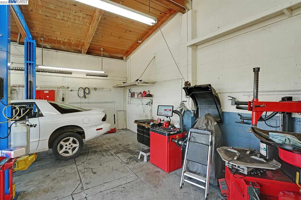 3889 Castro Valley Blvd., CASTRO VALLEY, California 94546-4535, ,Comm Industrial For Sale,For Sale,Castro Valley Blvd.,40964561
