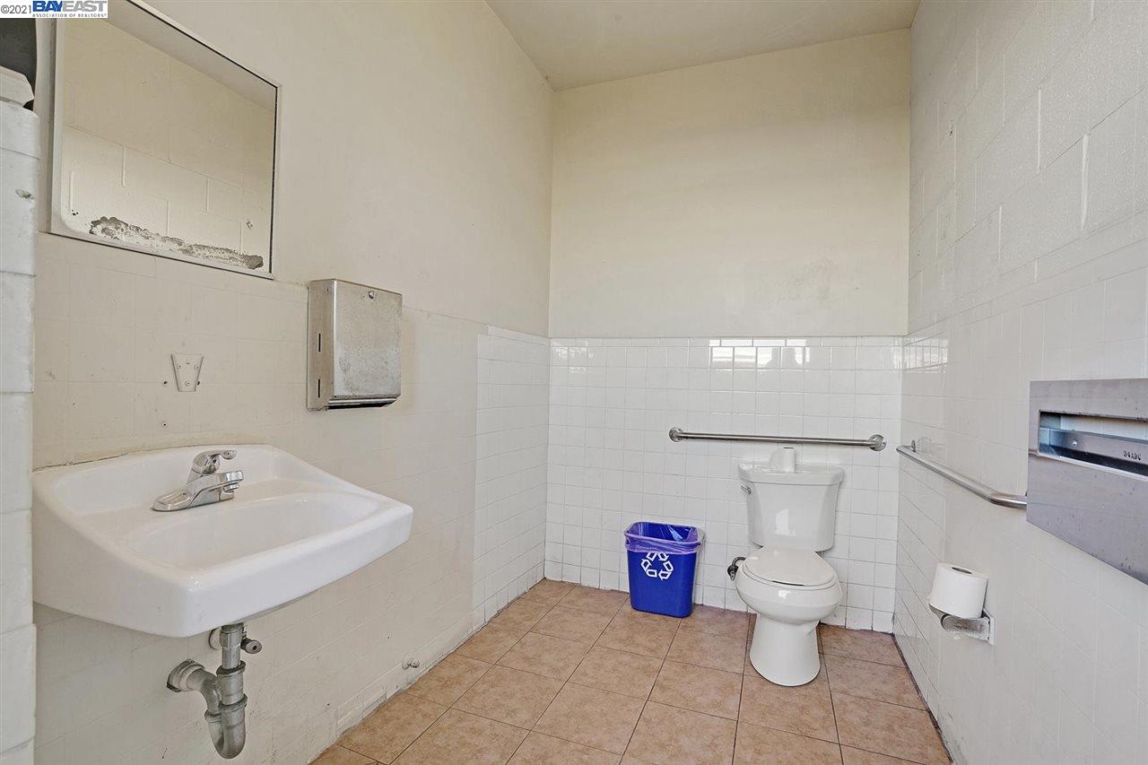 3889 Castro Valley Blvd., CASTRO VALLEY, California 94546-4535, ,Comm Industrial For Sale,For Sale,Castro Valley Blvd.,40964561