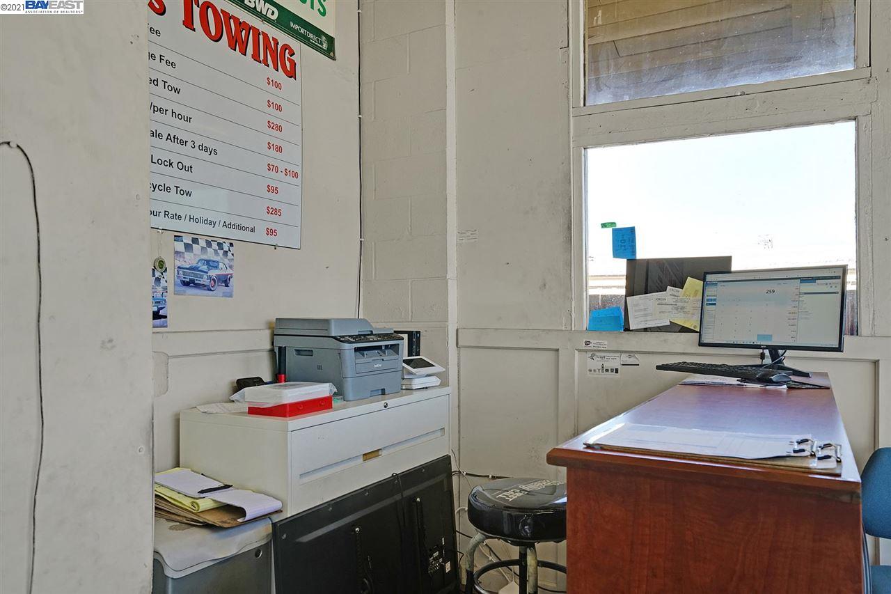 3889 Castro Valley Blvd., CASTRO VALLEY, California 94546-4535, ,Comm Industrial For Sale,For Sale,Castro Valley Blvd.,40964561