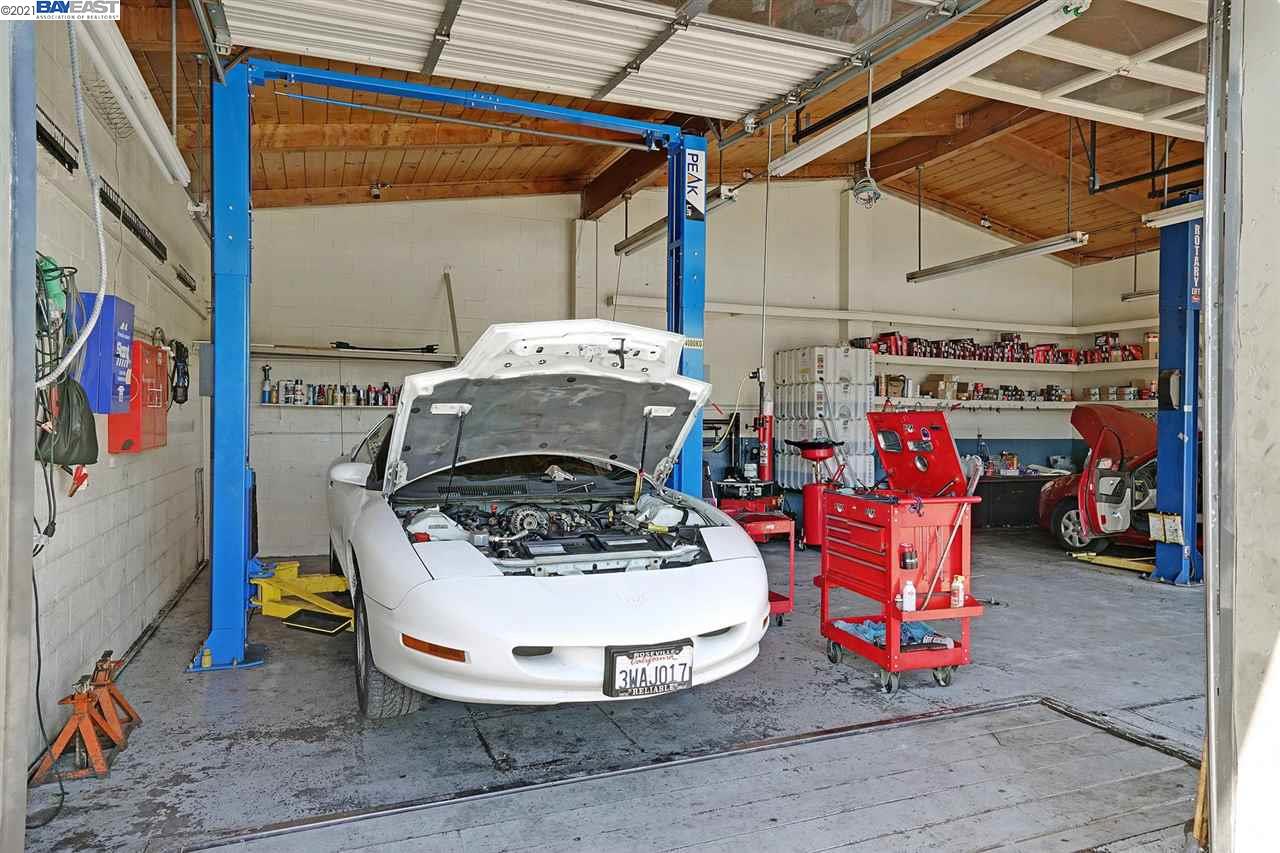 3889 Castro Valley Blvd., CASTRO VALLEY, California 94546-4535, ,Comm Industrial For Sale,For Sale,Castro Valley Blvd.,40964561