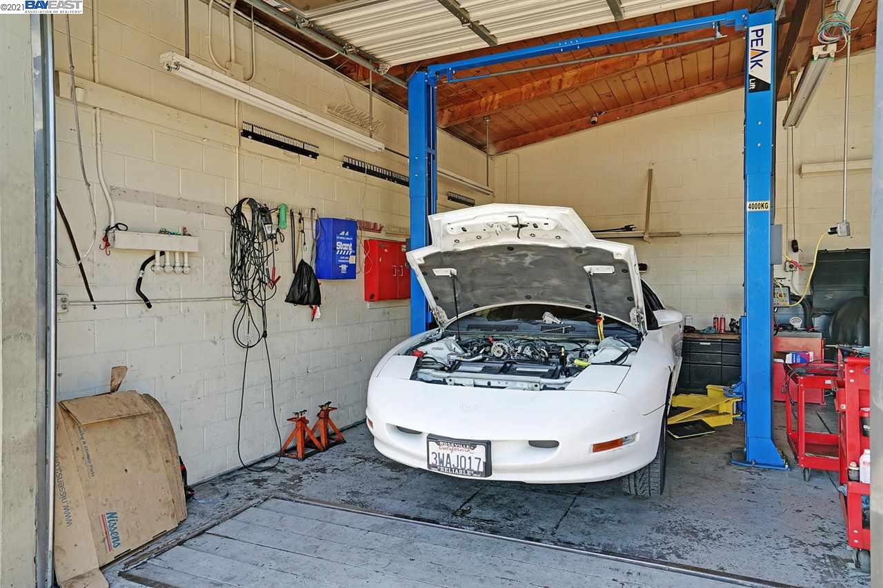 3889 Castro Valley Blvd., CASTRO VALLEY, California 94546-4535, ,Comm Industrial For Sale,For Sale,Castro Valley Blvd.,40964561