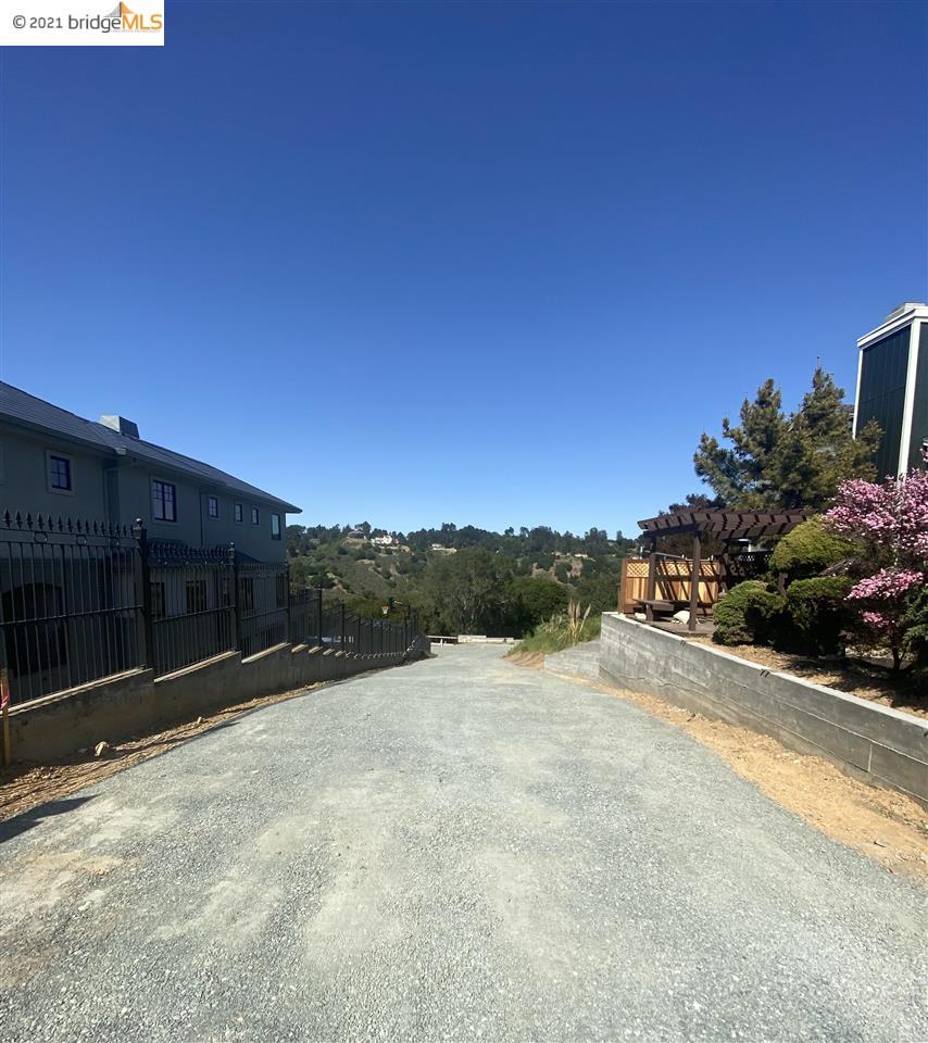 13526 Campus Drive, OAKLAND, California 94605, ,Lots And Land,For Sale,Campus Drive,40964774