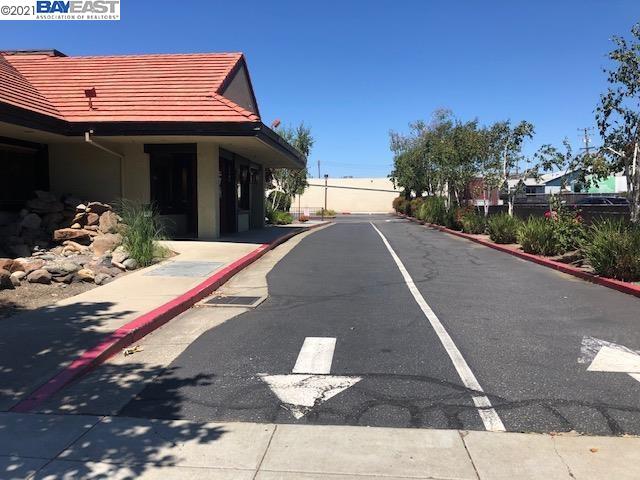 3234 Castro Valley Blvd, CASTRO VALLEY, California 94546, ,Comm Industrial For Sale,For Sale,Castro Valley Blvd,40965549