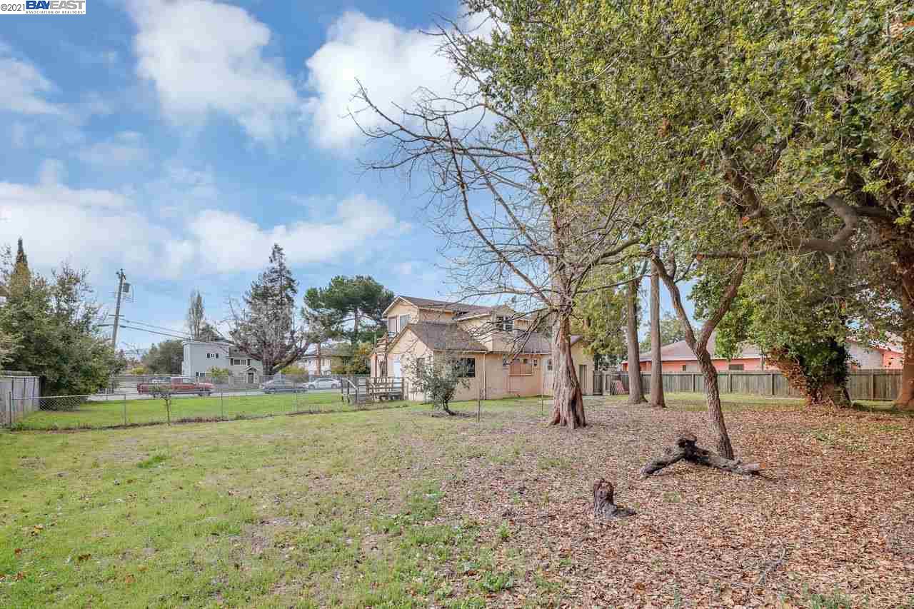 855 Runnymede, EAST PALO ALTO, California 94303-1735, ,Lots And Land,For Sale,Runnymede,40965619
