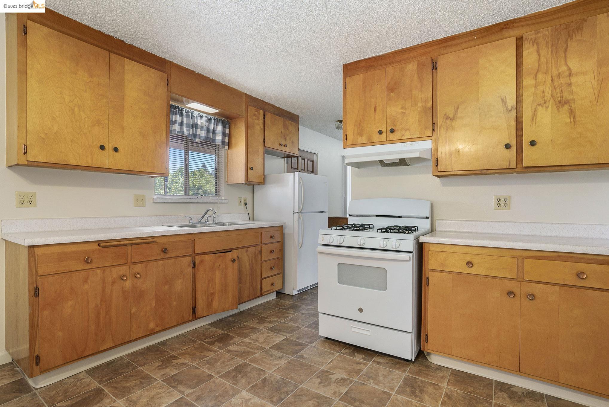15565 Tracy St, SAN LORENZO, California 94580, ,Comm Ri Multi-units 5+,For Sale,Tracy St,40963928