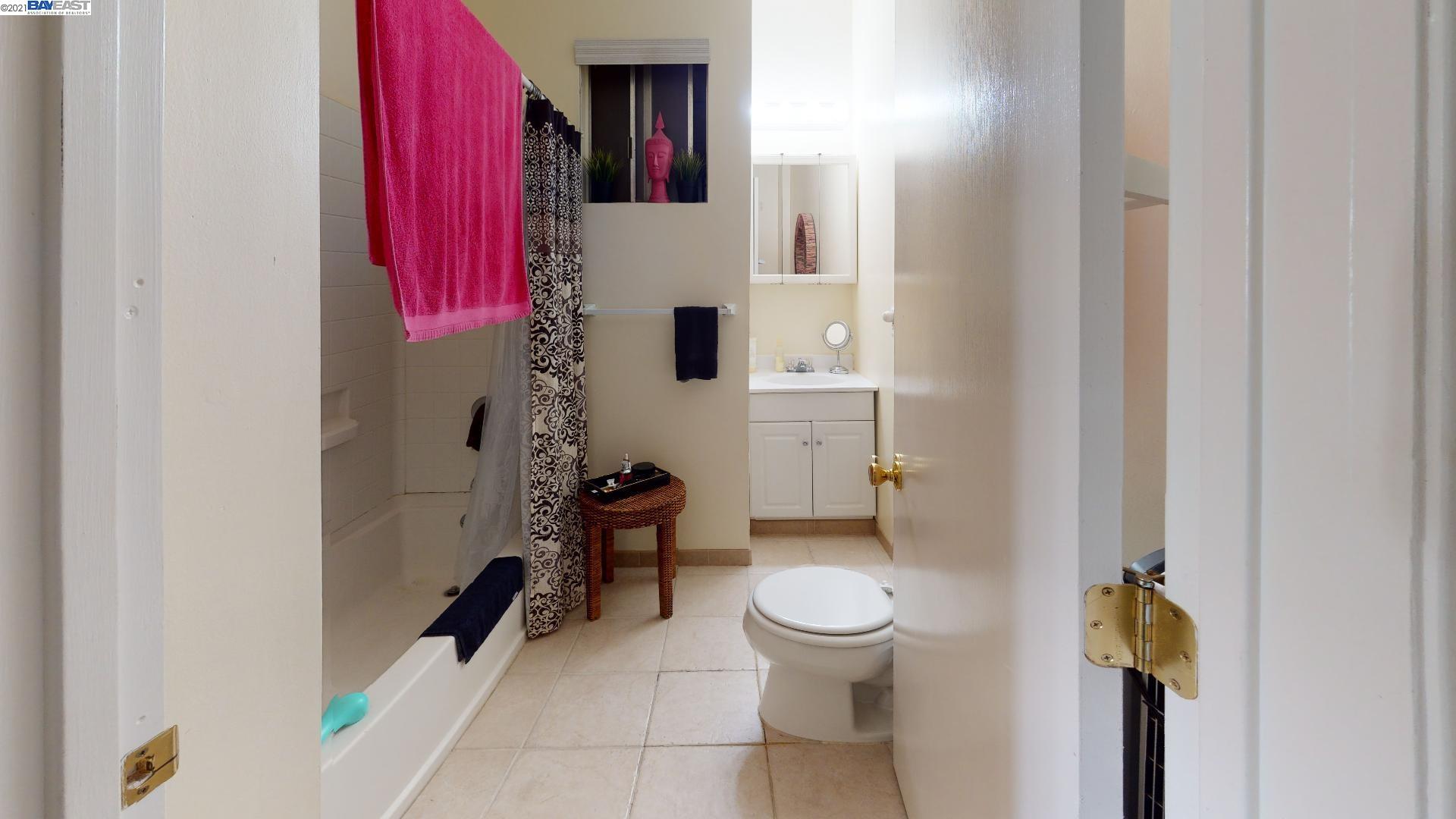 2313 Santa Clara Ave, ALAMEDA, California 94501, ,Comm Ri Multi-units 5+,For Sale,Santa Clara Ave,40966053