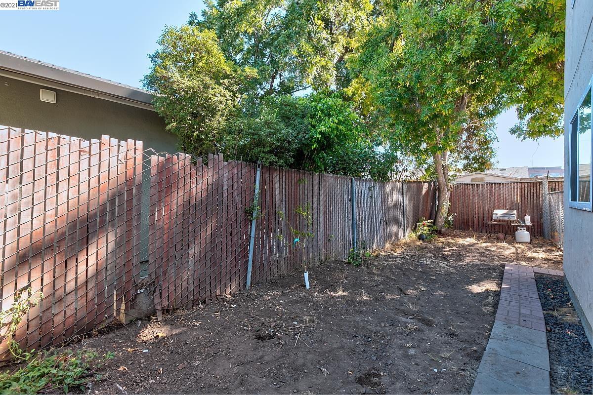 2056 Glen Way, EAST PALO ALTO, California 94303, ,Comm Ri Multi-units 5+,For Sale,Glen Way,40966750