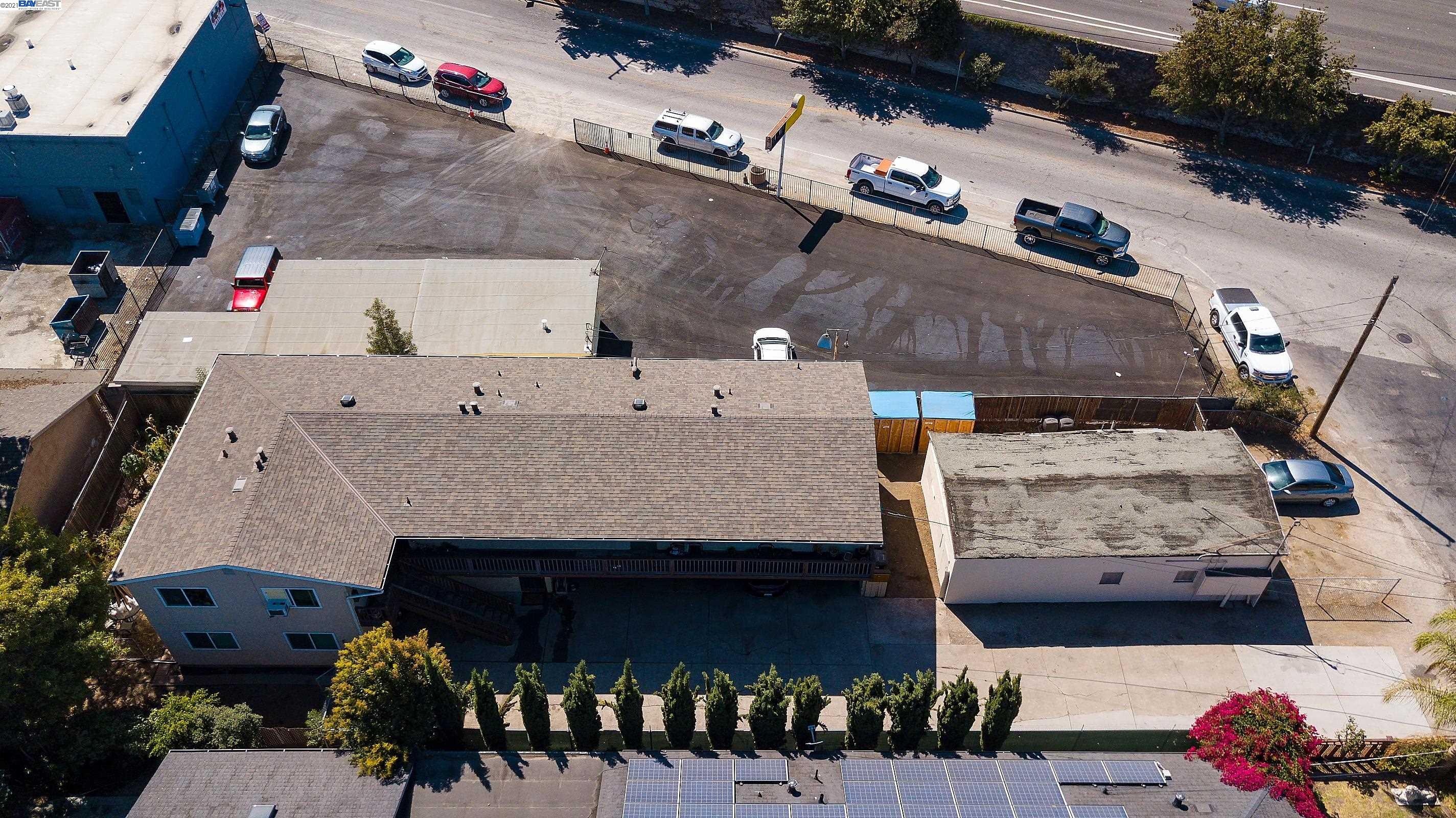 2056 Glen Way, EAST PALO ALTO, California 94303, ,Comm Ri Multi-units 5+,For Sale,Glen Way,40966750