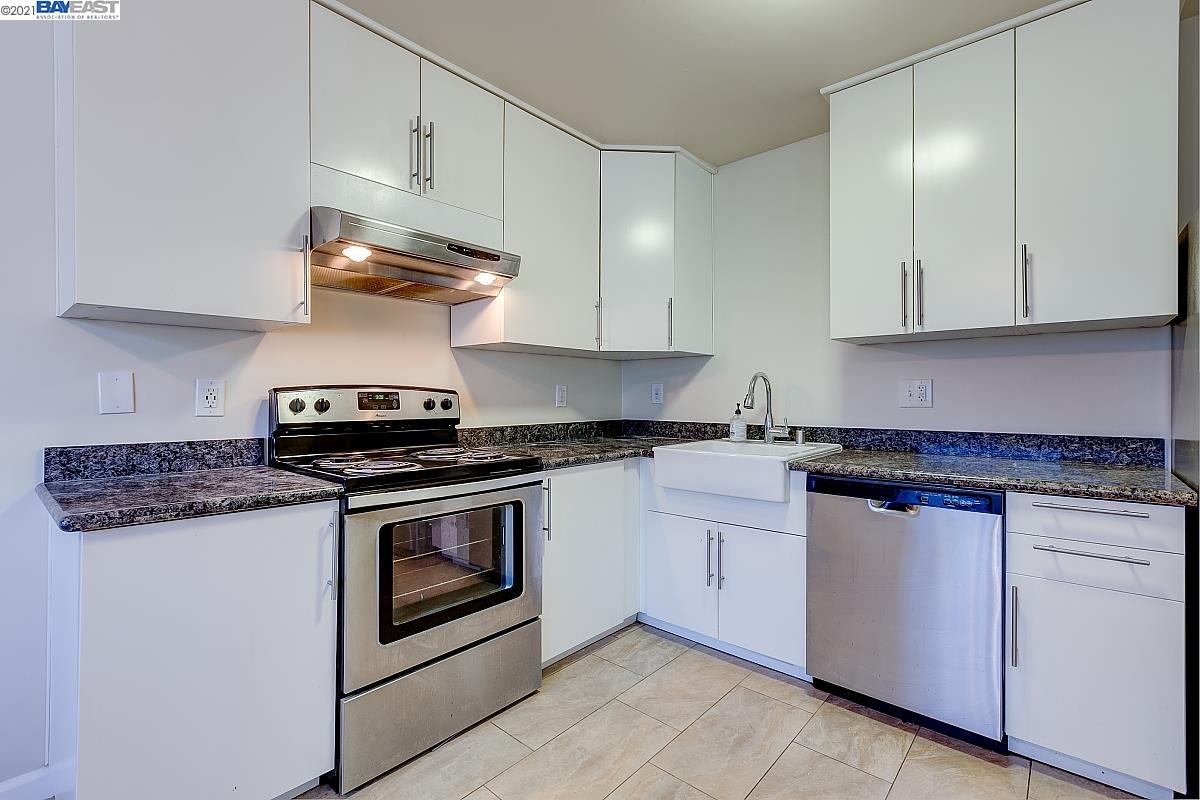 2056 Glen Way, EAST PALO ALTO, California 94303, ,Comm Ri Multi-units 5+,For Sale,Glen Way,40966750