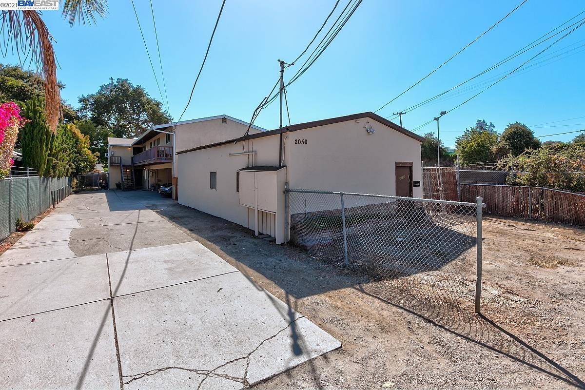 2056 Glen Way, EAST PALO ALTO, California 94303, ,Comm Ri Multi-units 5+,For Sale,Glen Way,40966750