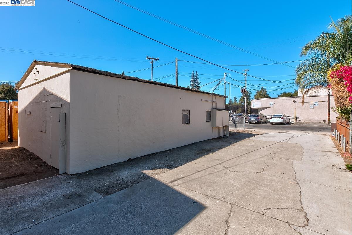 2056 Glen Way, EAST PALO ALTO, California 94303, ,Comm Ri Multi-units 5+,For Sale,Glen Way,40966750