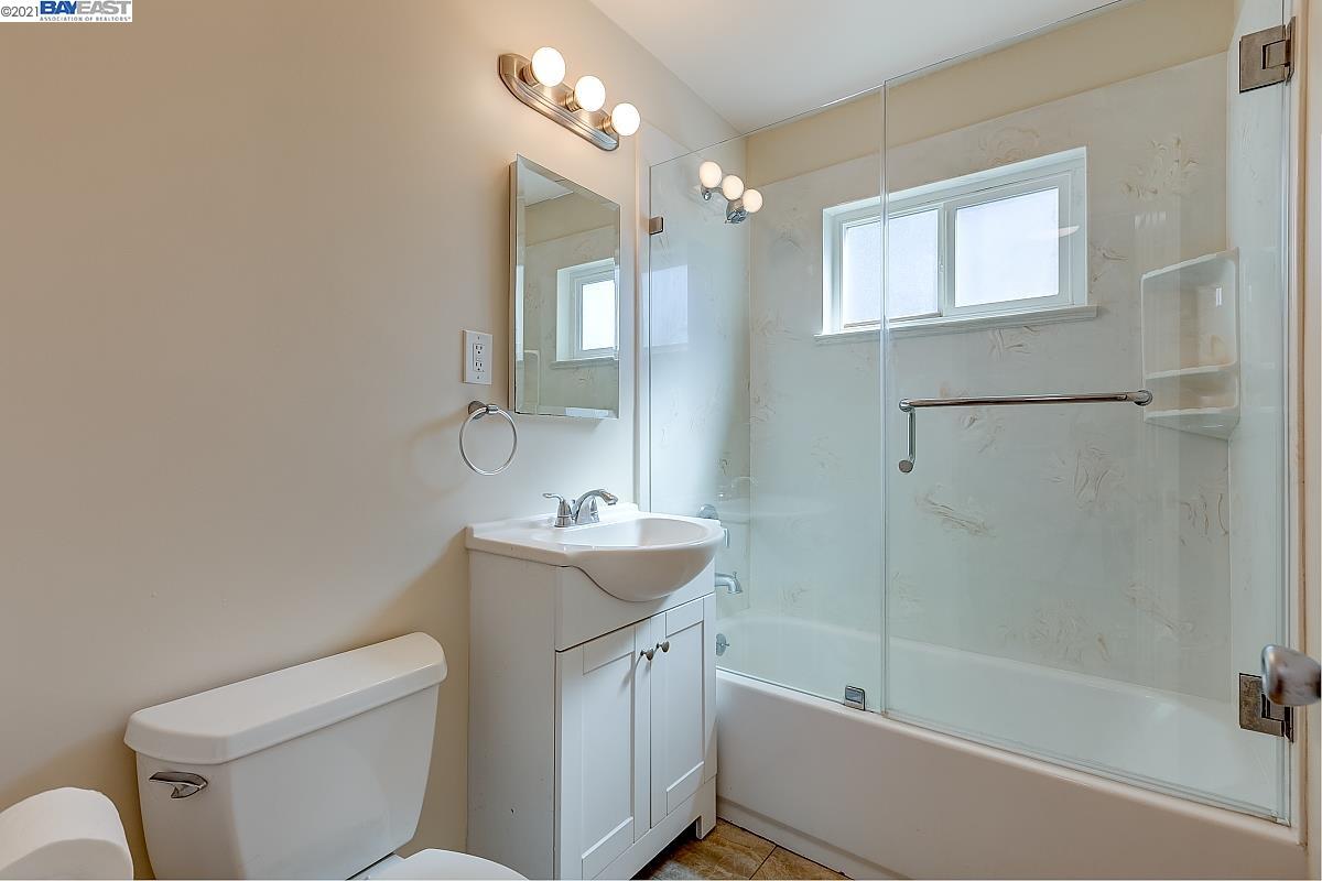 2056 Glen Way, EAST PALO ALTO, California 94303, ,Comm Ri Multi-units 5+,For Sale,Glen Way,40966750
